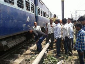 siwan news jalpai guri exxpress escape from burnnning train