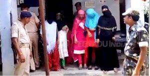 sex recket expose in siwan ankur restorent six girl arested from restrorent cabin